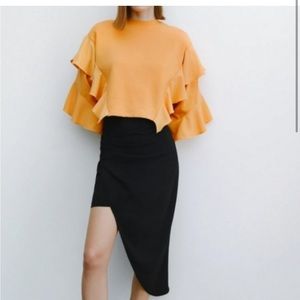 Zara Cropped Sweatshirt with ruffles orange size S